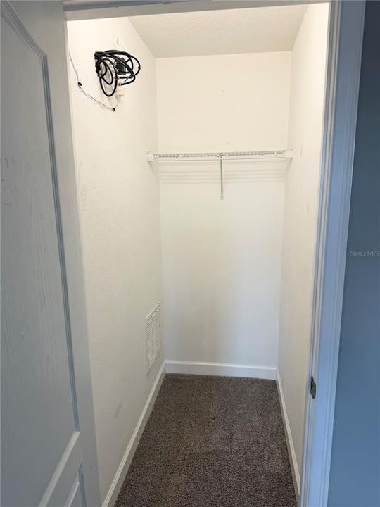 待售: $349,000 (4 贝兹, 4 浴室, 2596 平方英尺)