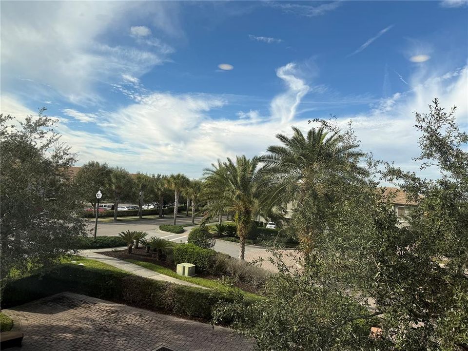 待售: $349,000 (4 贝兹, 4 浴室, 2596 平方英尺)