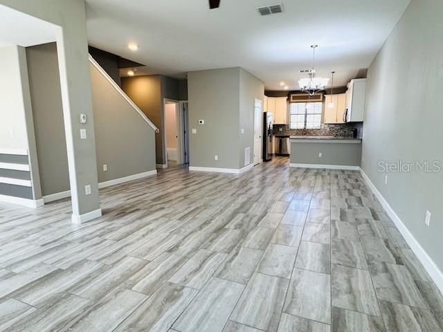 待售: $349,000 (4 贝兹, 4 浴室, 2596 平方英尺)