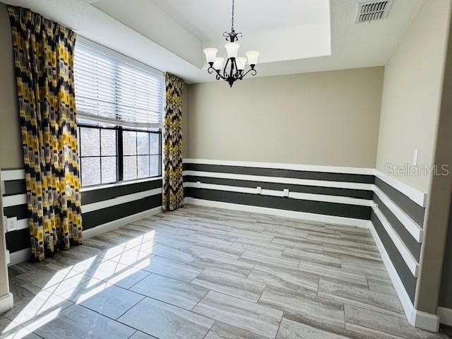 待售: $349,000 (4 贝兹, 4 浴室, 2596 平方英尺)