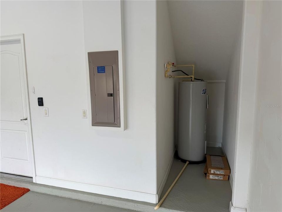 待售: $349,000 (4 贝兹, 4 浴室, 2596 平方英尺)