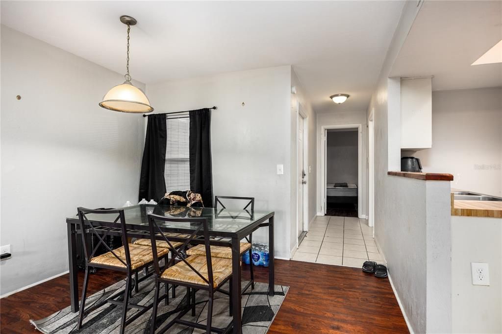 На продажу: $137,500 (2 спален, 2 ванн, 1174 Квадратных фут)