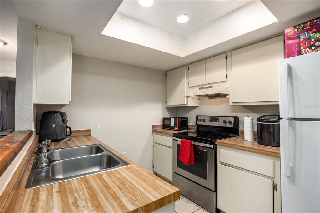 На продажу: $137,500 (2 спален, 2 ванн, 1174 Квадратных фут)