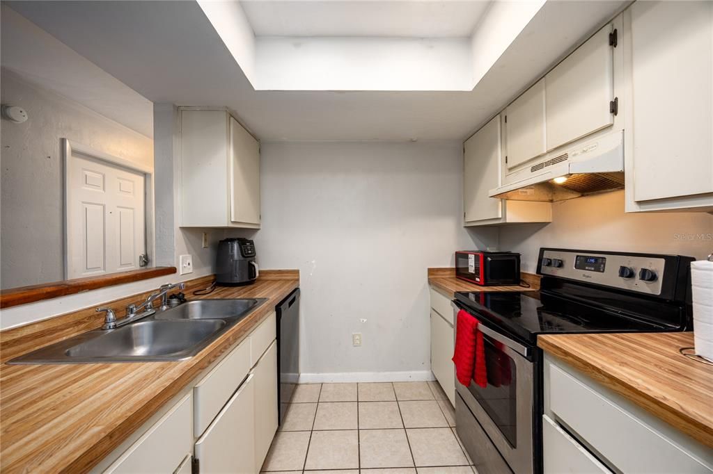 На продажу: $137,500 (2 спален, 2 ванн, 1174 Квадратных фут)