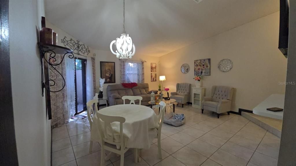 待售: $350,000 (2 贝兹, 2 浴室, 1136 平方英尺)