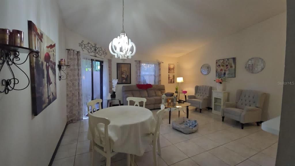 待售: $350,000 (2 贝兹, 2 浴室, 1136 平方英尺)