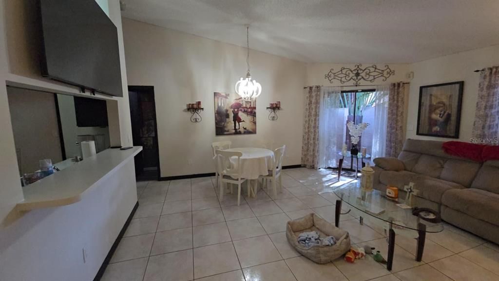 待售: $350,000 (2 贝兹, 2 浴室, 1136 平方英尺)