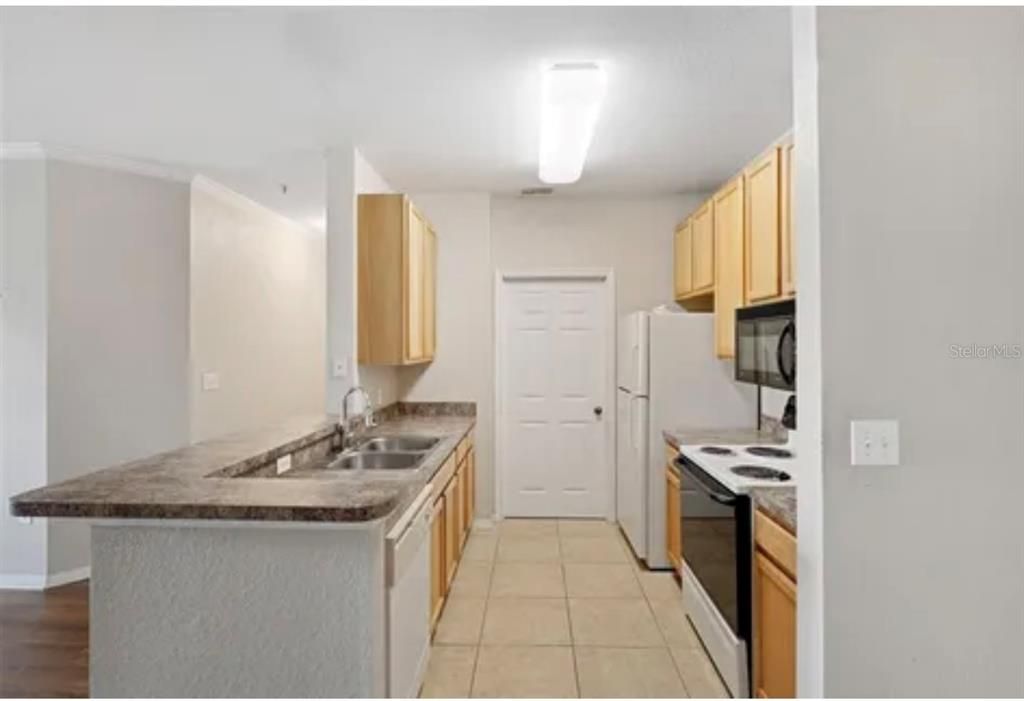 出租: $1,585 (2 贝兹, 2 浴室, 1045 平方英尺)