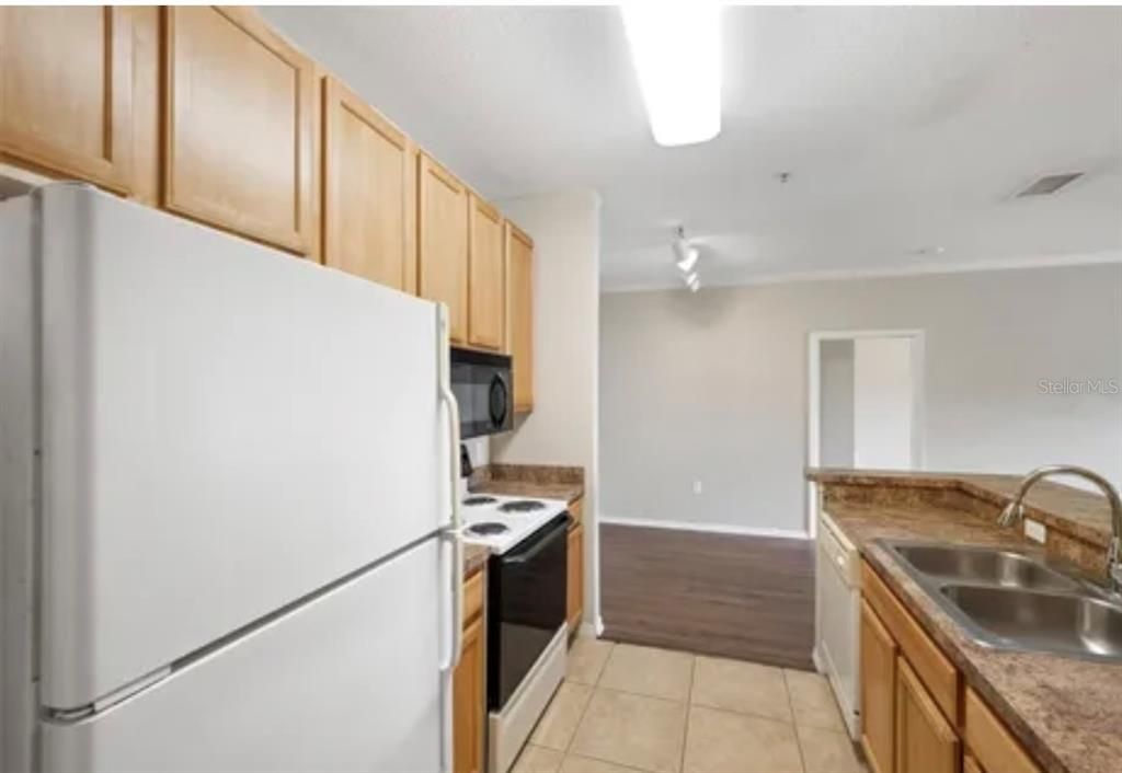 出租: $1,585 (2 贝兹, 2 浴室, 1045 平方英尺)