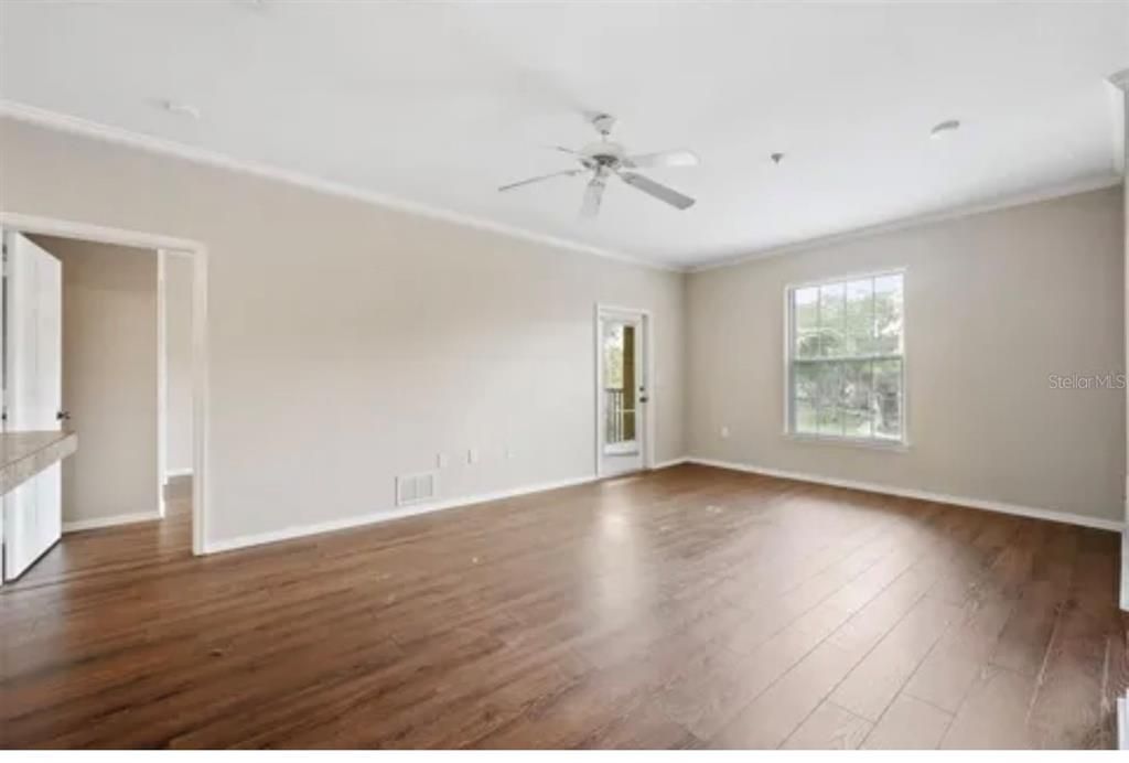 出租: $1,585 (2 贝兹, 2 浴室, 1045 平方英尺)