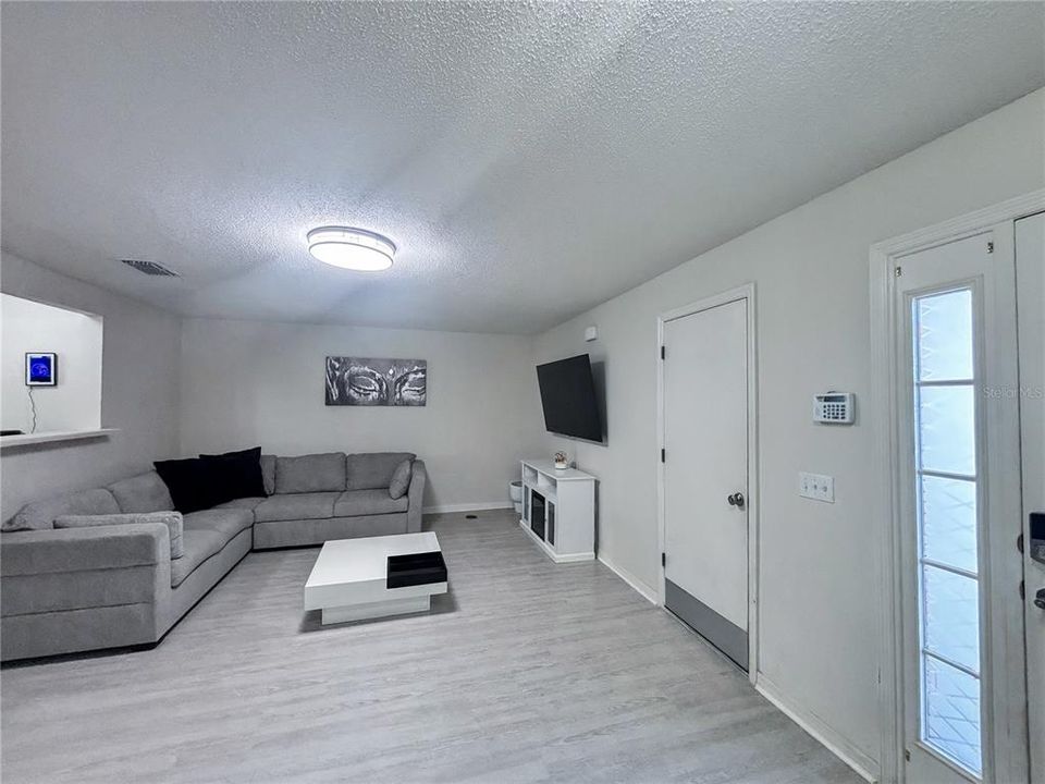 出租: $1,800 (3 贝兹, 2 浴室, 1280 平方英尺)