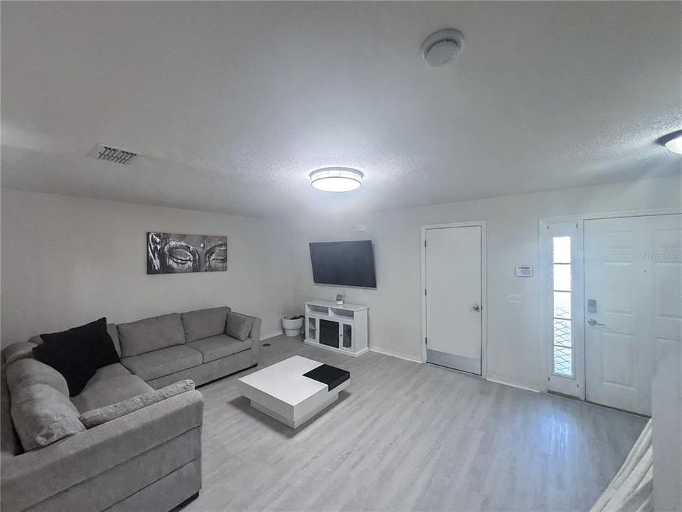 出租: $1,800 (3 贝兹, 2 浴室, 1280 平方英尺)