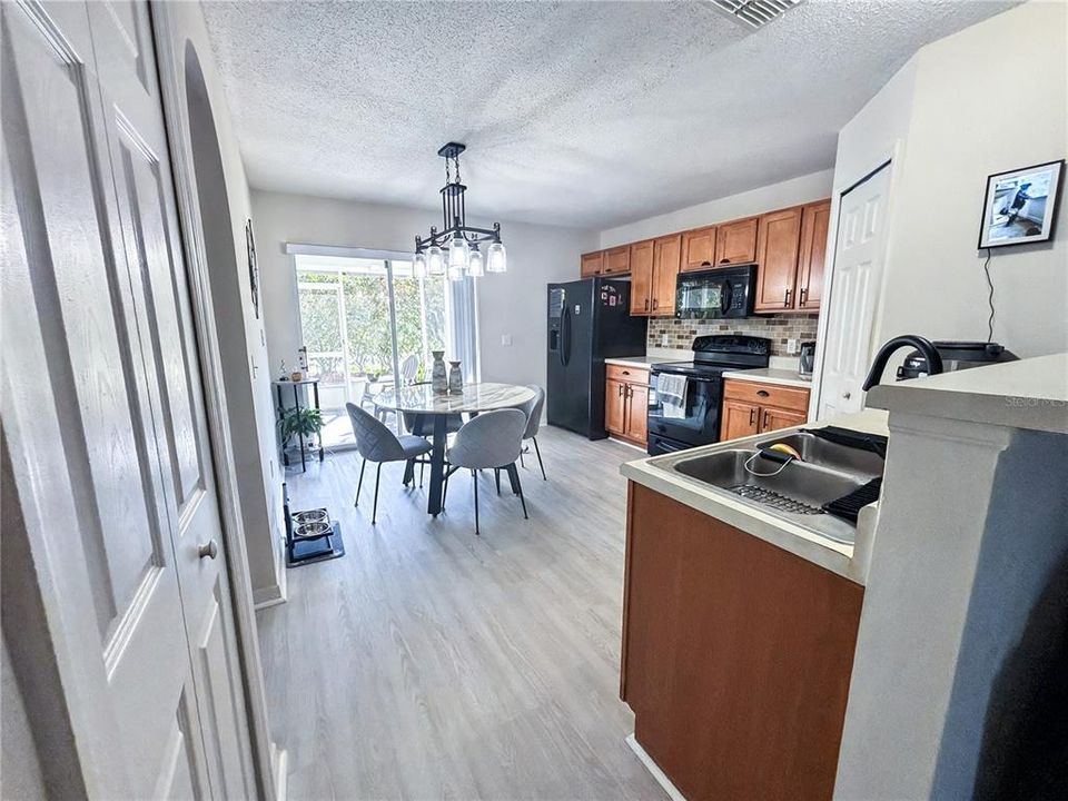 出租: $1,800 (3 贝兹, 2 浴室, 1280 平方英尺)