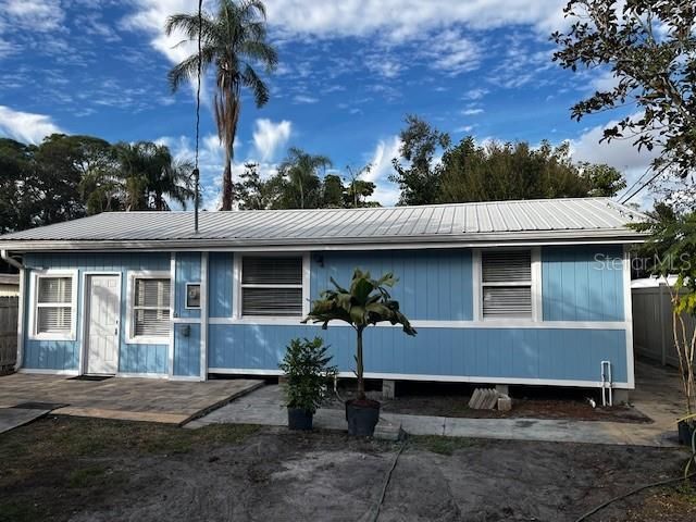 For Rent: $1,995 (2 beds, 1 baths, 1008 Square Feet)