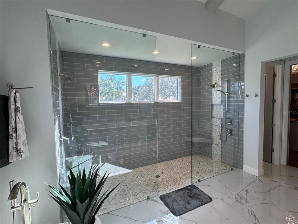 For Sale: $2,785,000 (3 beds, 4 baths, 3943 Square Feet)