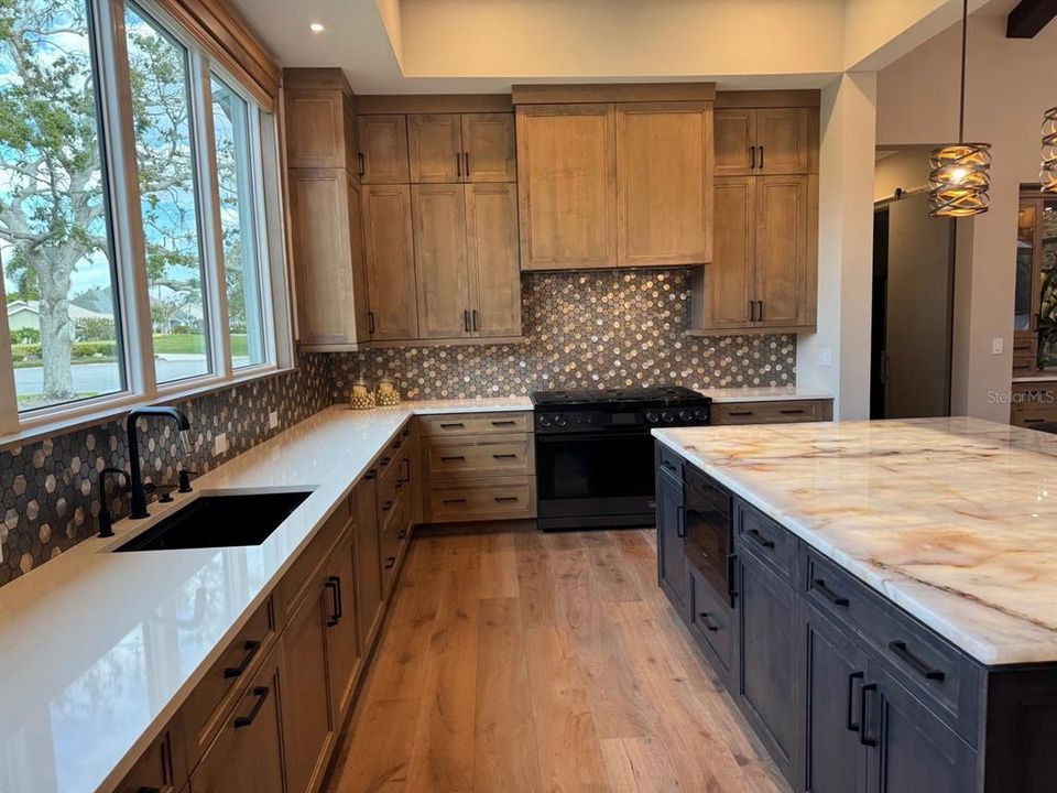 For Sale: $2,785,000 (3 beds, 4 baths, 3943 Square Feet)