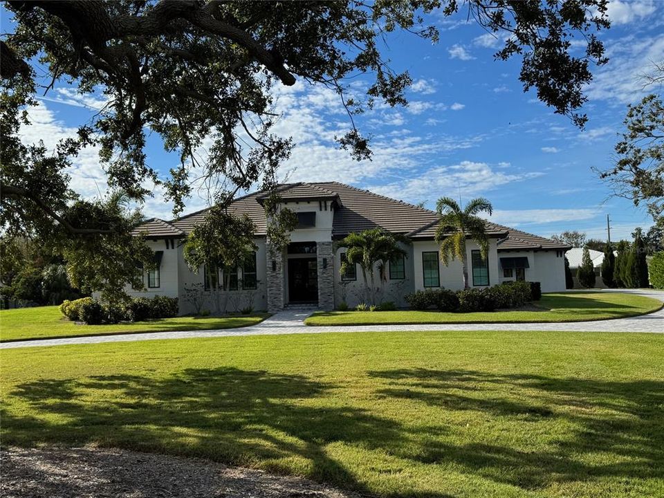 For Sale: $2,785,000 (3 beds, 4 baths, 3943 Square Feet)