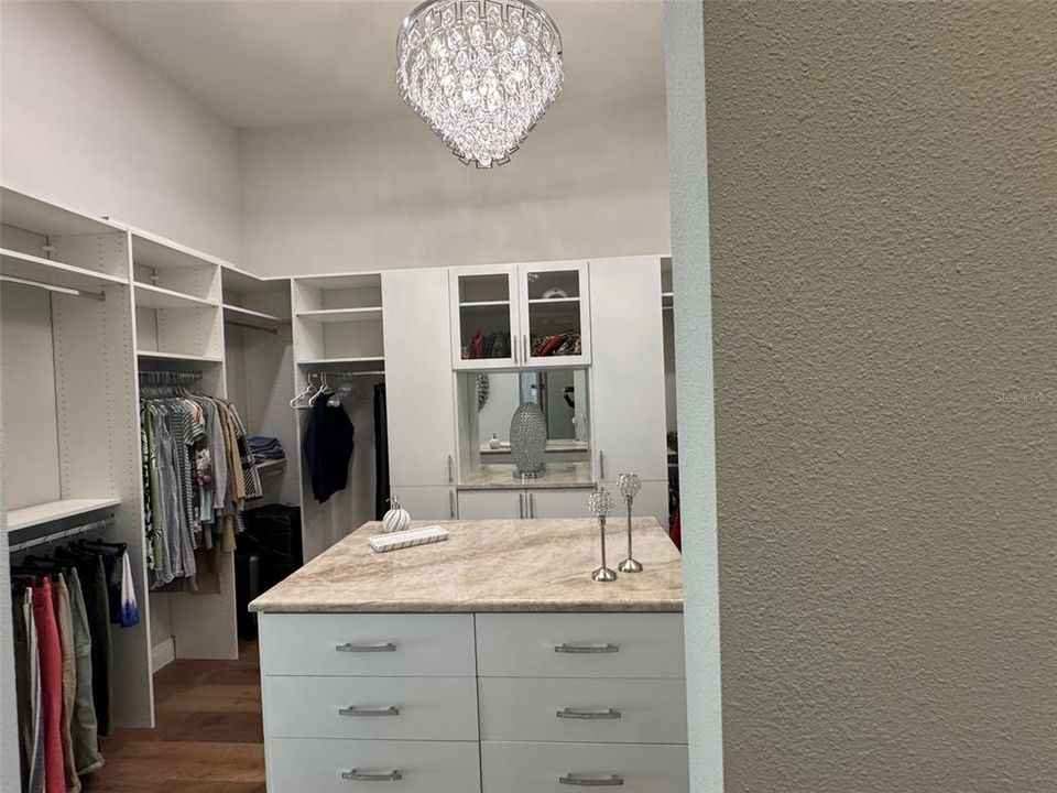 For Sale: $2,785,000 (3 beds, 4 baths, 3943 Square Feet)