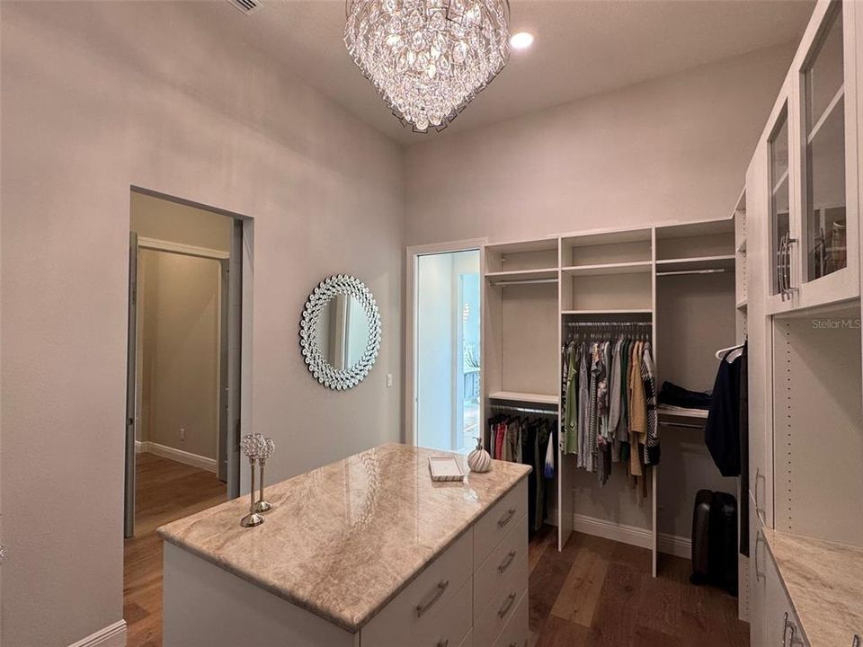 For Sale: $2,785,000 (3 beds, 4 baths, 3943 Square Feet)