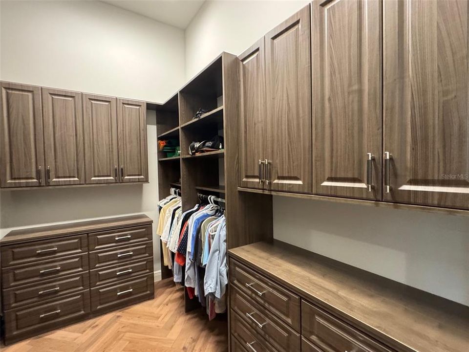 For Sale: $2,785,000 (3 beds, 4 baths, 3943 Square Feet)