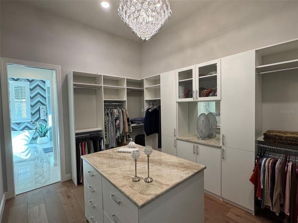 For Sale: $2,785,000 (3 beds, 4 baths, 3943 Square Feet)