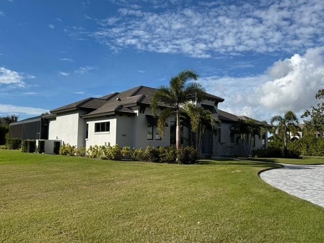 For Sale: $2,785,000 (3 beds, 4 baths, 3943 Square Feet)