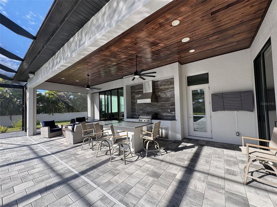 For Sale: $2,785,000 (3 beds, 4 baths, 3943 Square Feet)