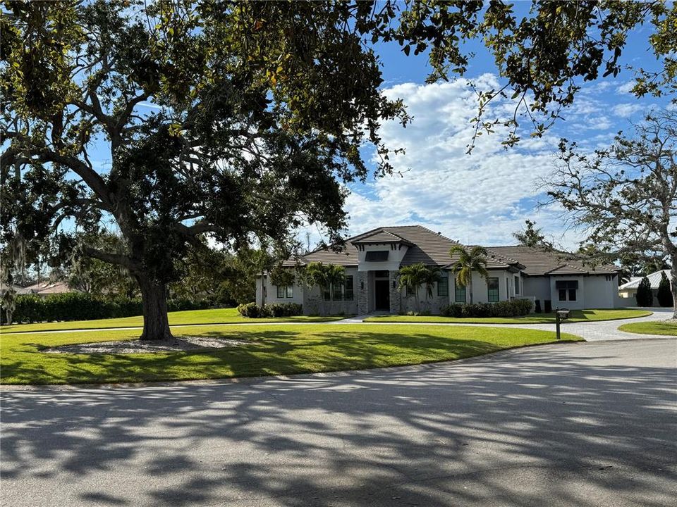 For Sale: $2,785,000 (3 beds, 4 baths, 3943 Square Feet)