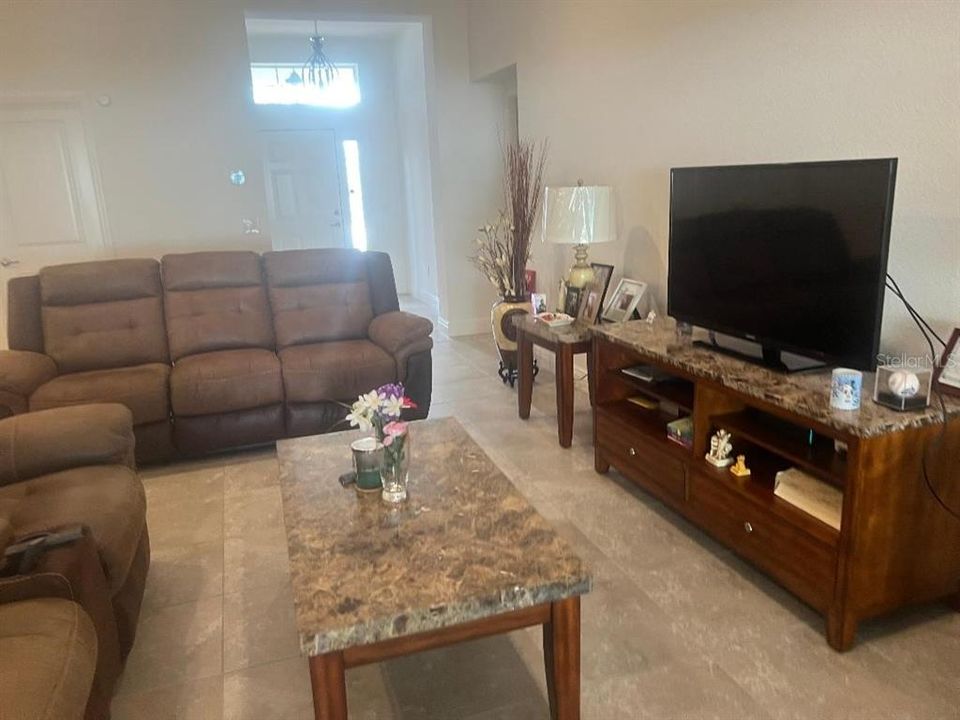 For Sale: $387,500 (4 beds, 2 baths, 2003 Square Feet)