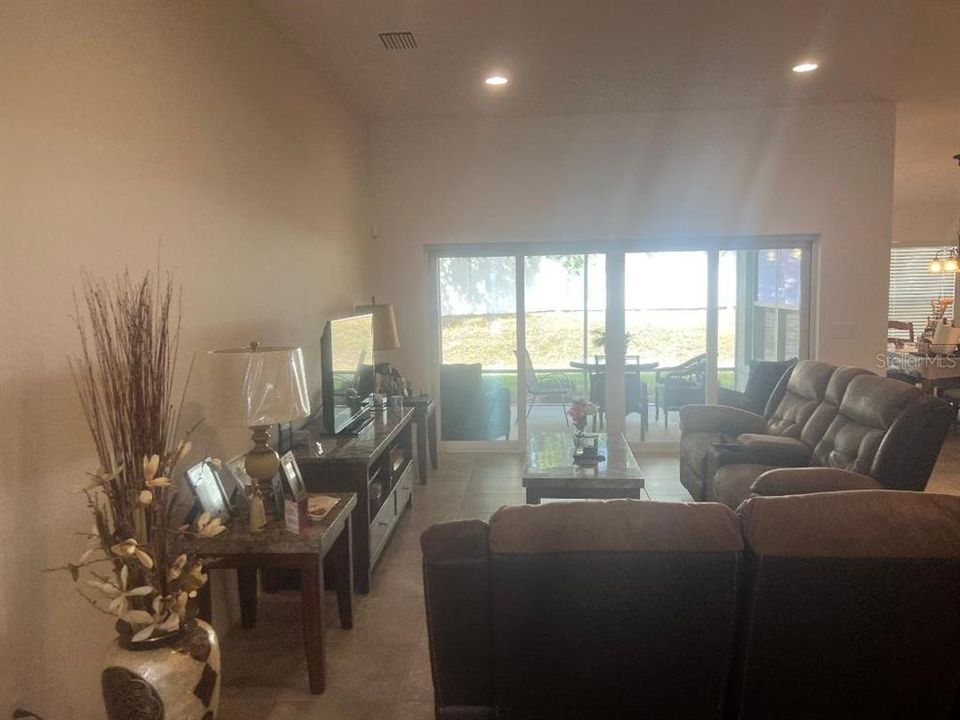 For Sale: $387,500 (4 beds, 2 baths, 2003 Square Feet)