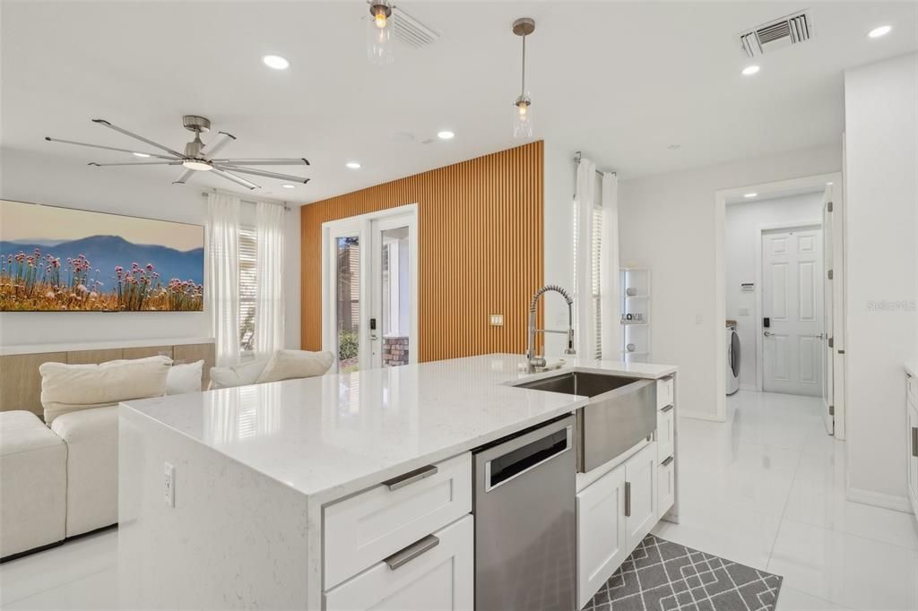 В аренду: $3,200 (3 спален, 2 ванн, 2067 Квадратных фут)