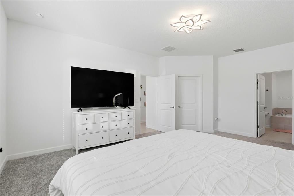 For Sale: $525,000 (4 beds, 3 baths, 2460 Square Feet)