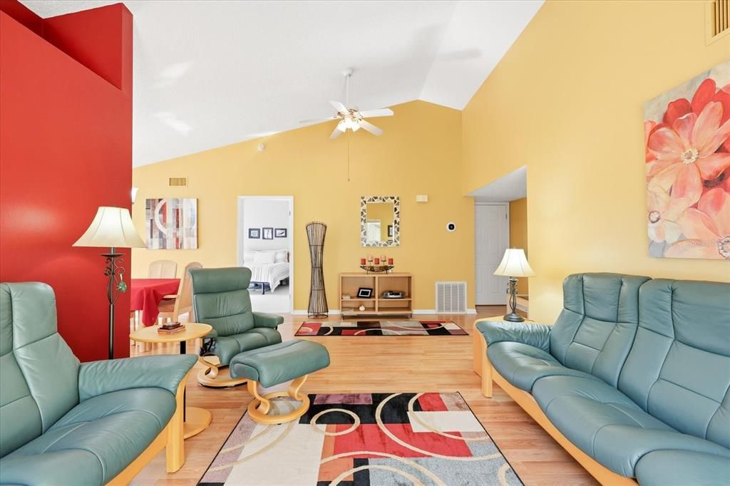 For Sale: $244,900 (3 beds, 2 baths, 1325 Square Feet)