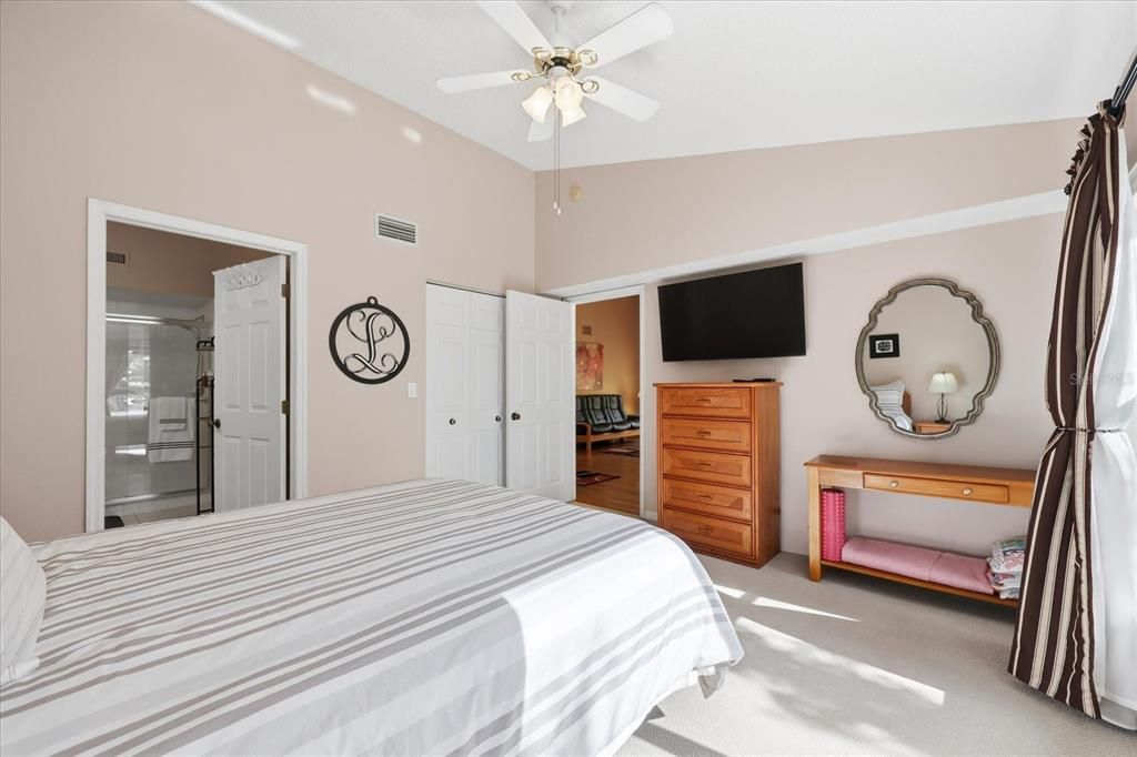 For Sale: $244,900 (3 beds, 2 baths, 1325 Square Feet)