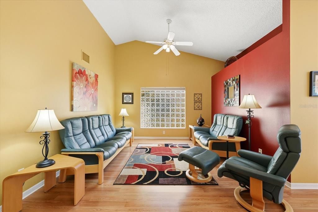 For Sale: $244,900 (3 beds, 2 baths, 1325 Square Feet)