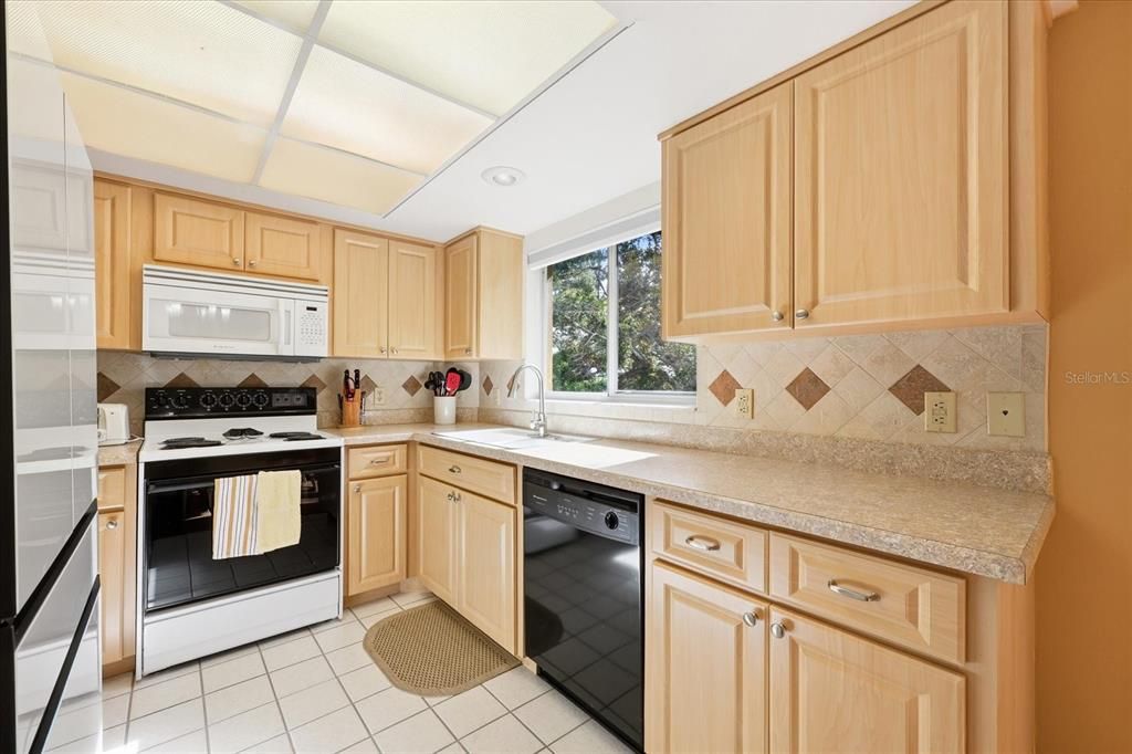 For Sale: $244,900 (3 beds, 2 baths, 1325 Square Feet)