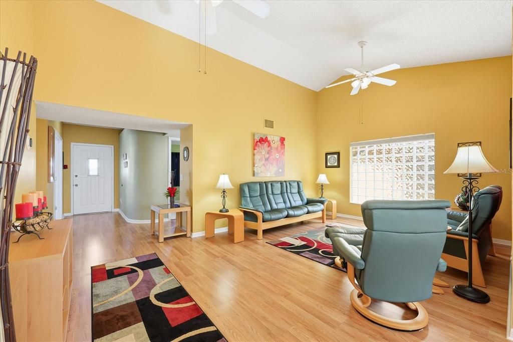 For Sale: $244,900 (3 beds, 2 baths, 1325 Square Feet)