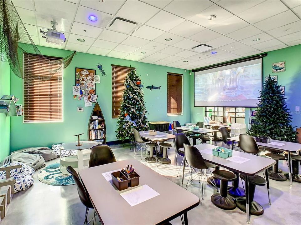 待售: $629,000 (8 贝兹, 6 浴室, 4041 平方英尺)