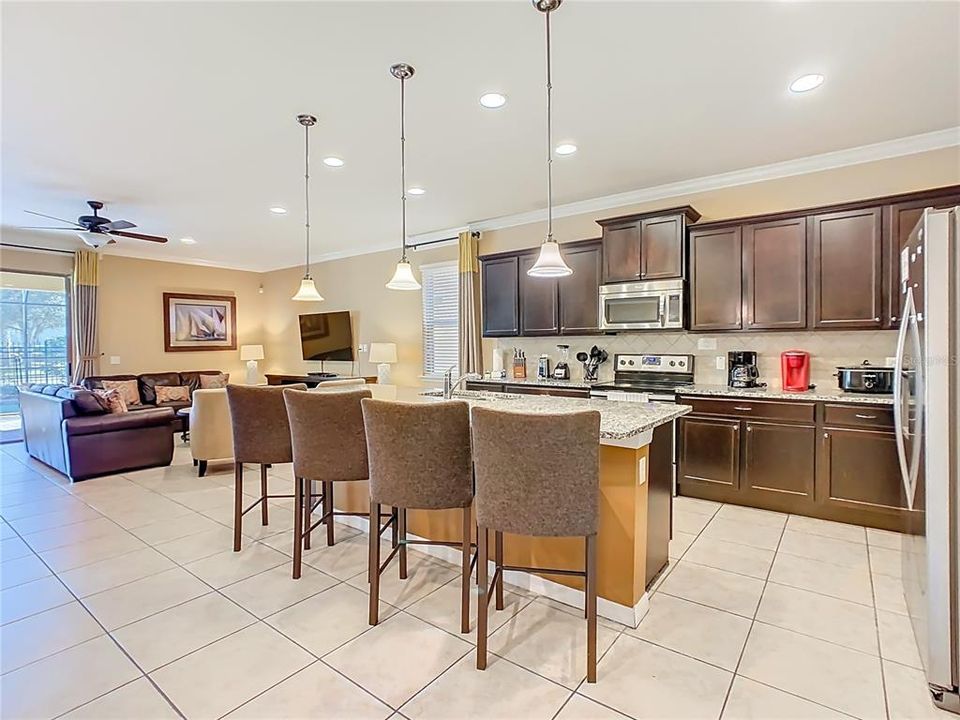 待售: $629,000 (8 贝兹, 6 浴室, 4041 平方英尺)