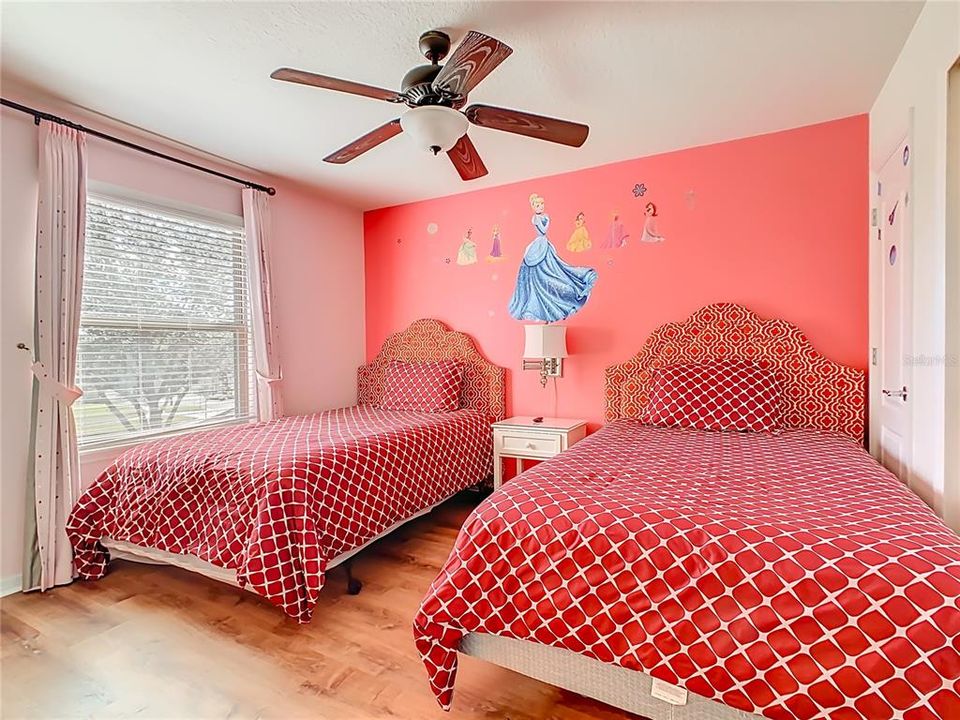 待售: $629,000 (8 贝兹, 6 浴室, 4041 平方英尺)