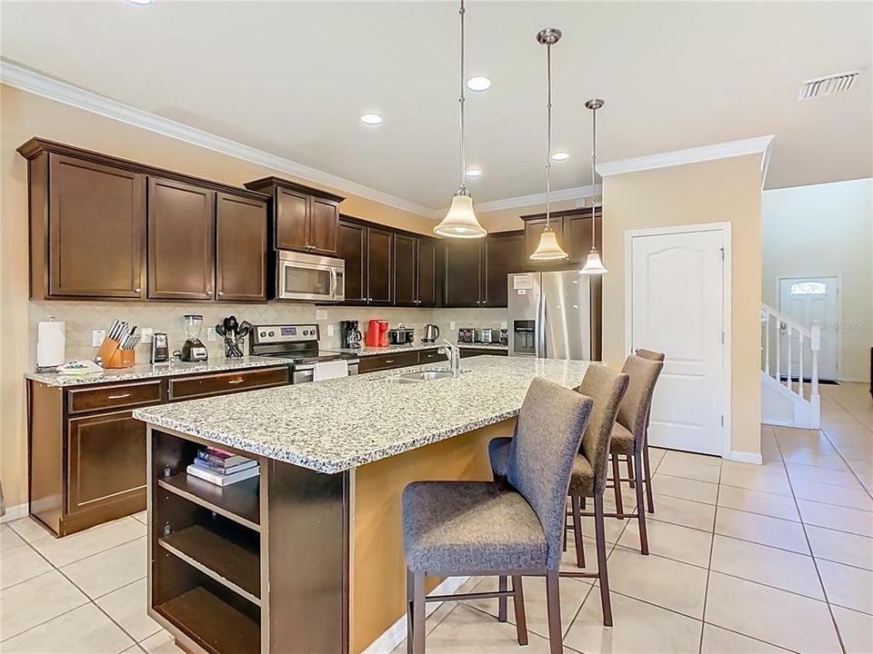 待售: $629,000 (8 贝兹, 6 浴室, 4041 平方英尺)