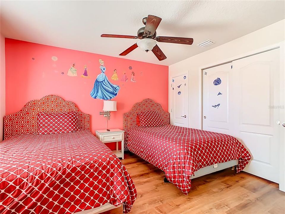 待售: $629,000 (8 贝兹, 6 浴室, 4041 平方英尺)