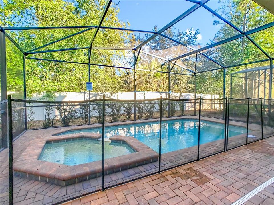 For Sale: $529,000 (6 beds, 4 baths, 3142 Square Feet)