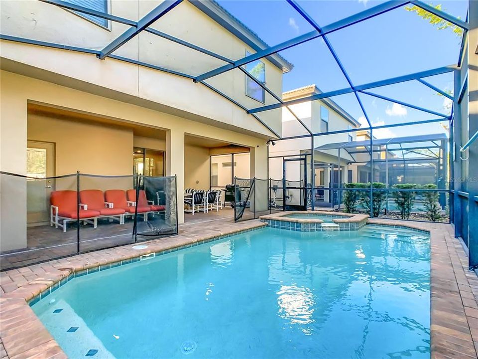 For Sale: $529,000 (6 beds, 4 baths, 3142 Square Feet)