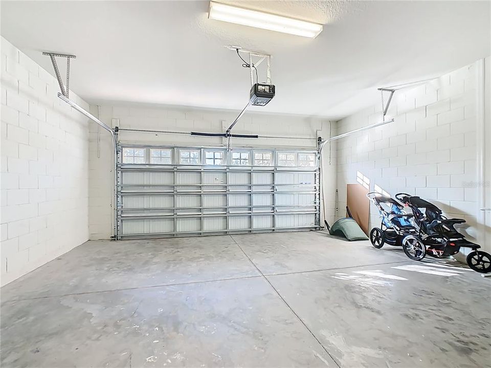 For Sale: $529,000 (6 beds, 4 baths, 3142 Square Feet)