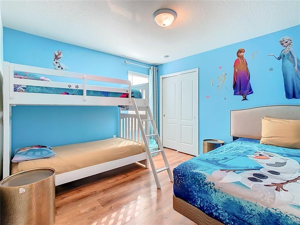 For Sale: $529,000 (6 beds, 4 baths, 3142 Square Feet)