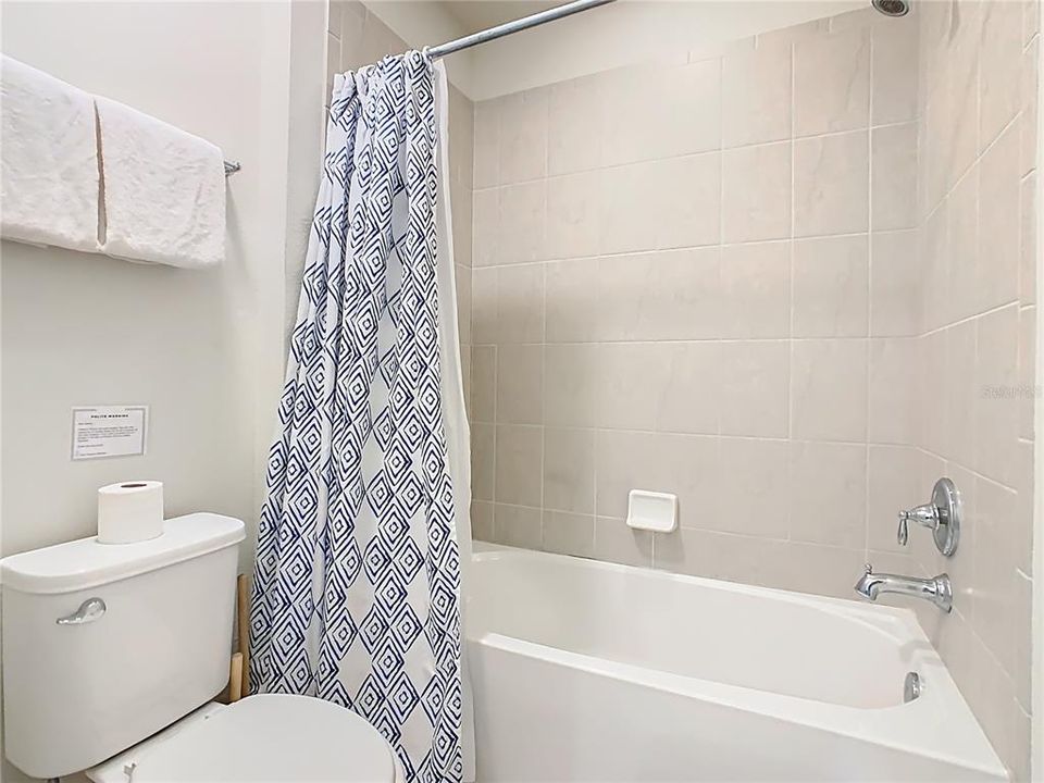 For Sale: $529,000 (6 beds, 4 baths, 3142 Square Feet)