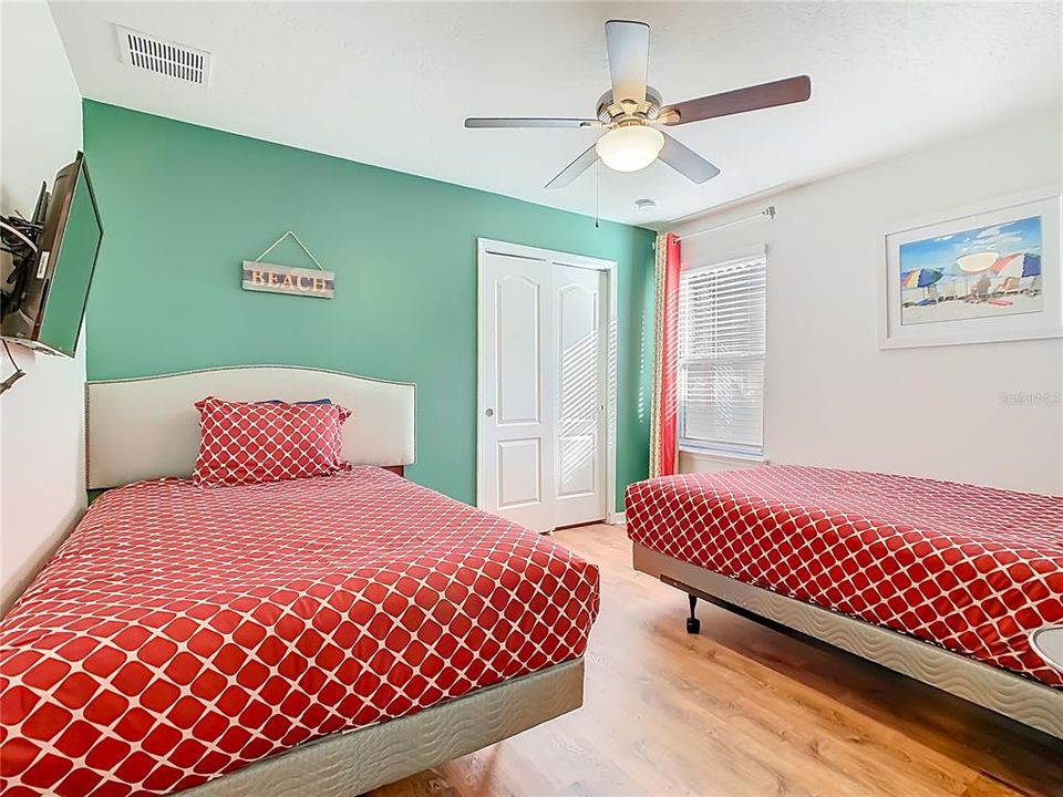 For Sale: $529,000 (6 beds, 4 baths, 3142 Square Feet)