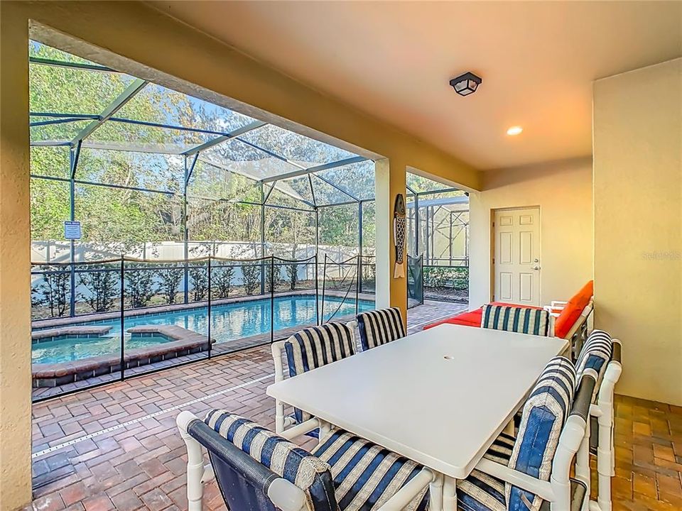 For Sale: $529,000 (6 beds, 4 baths, 3142 Square Feet)