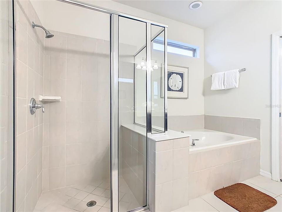 For Sale: $529,000 (6 beds, 4 baths, 3142 Square Feet)